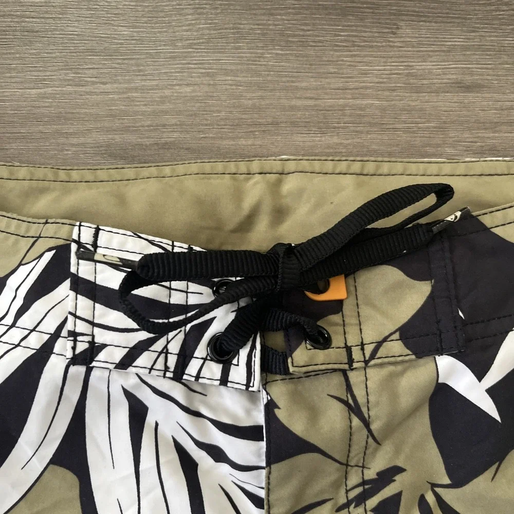 Quiksilver Boardshorts Mens Sz 34 Floral Black Green Drawstring